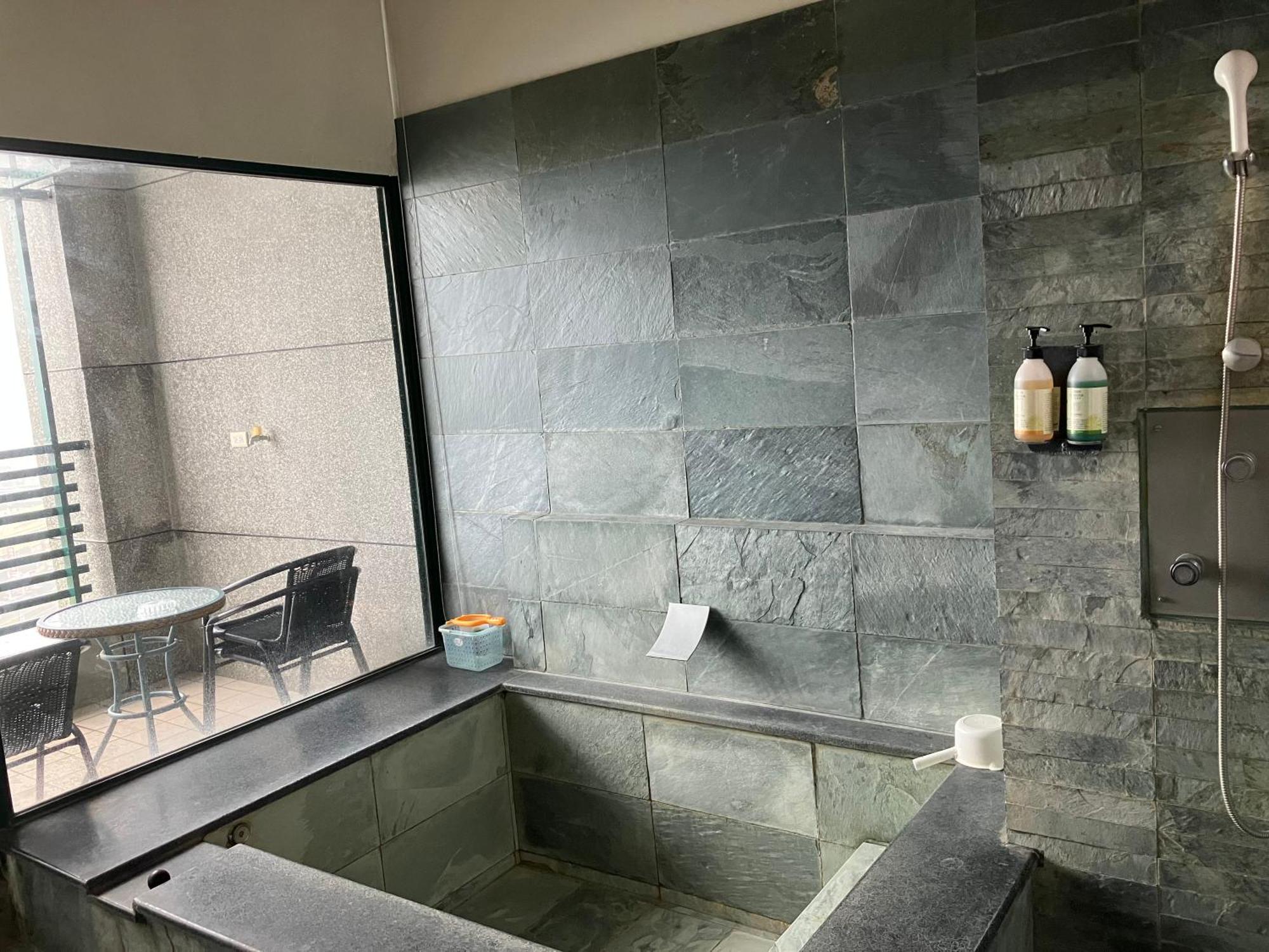 Ferienwohnung 暖暖窩溫泉湯旅 Jiaoxi Exterior foto